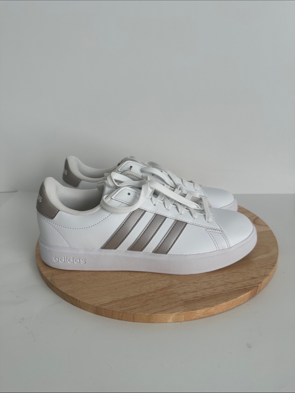 adidas Cloudfoam Grand Court 2.0 Womens Sneakers nwt 9.5